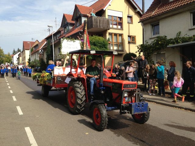 Unser Traktor bei dem Umzug der Feuerwehr