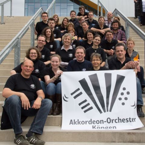 orchesterbild mit pokal