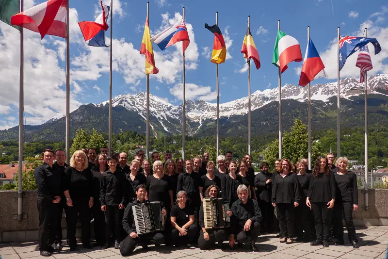 gruppenfoto vorm congress innsbruck klein