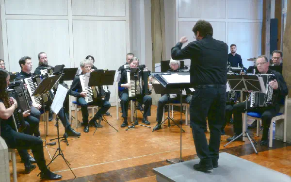 Soirée-Konzert in ausverkaufter Zehntscheuer