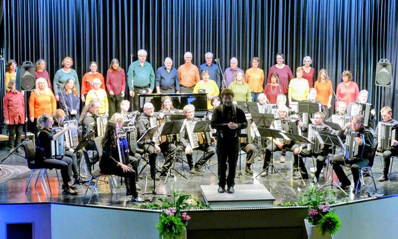Chor und das 1. Akkordeonorchester