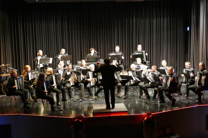 Das 1. Orchester unter der Leitung von Thomas Bauer